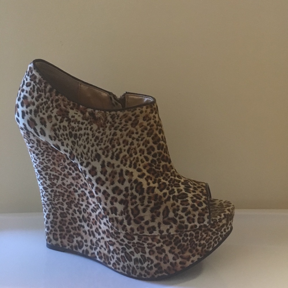 Retro platform peep toe sandals